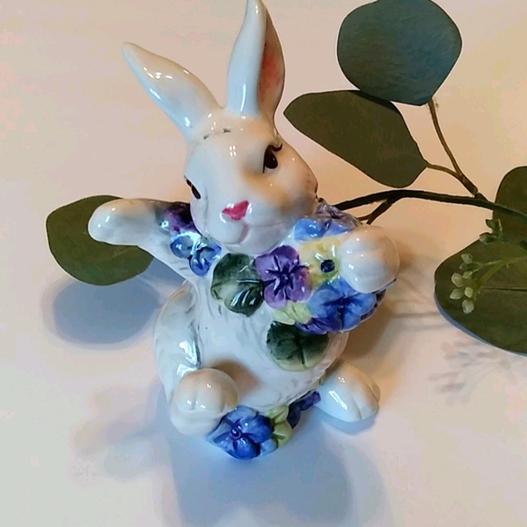 Easter Bunny rabbit set of salt and pepper - Picture 2 of 11